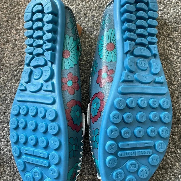 New!! Women’s blue floral slip in moccasins size 5 - Picture 5 of 5